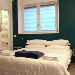  Apartment Station - 2 Italy